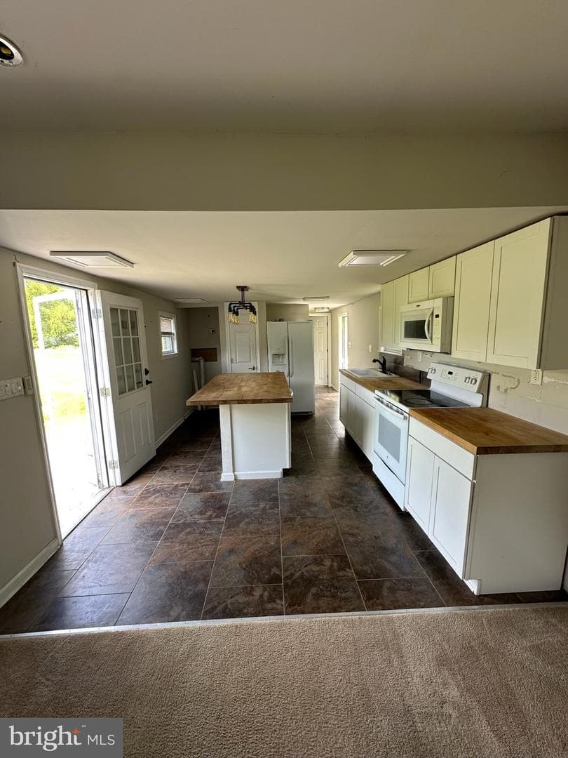 269 Kelton Road photo 3