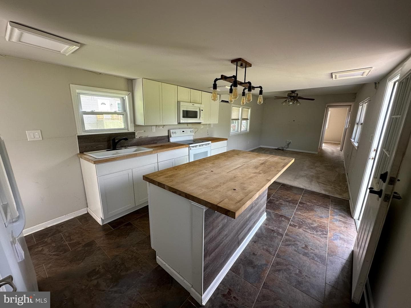 269 Kelton Road photo 4