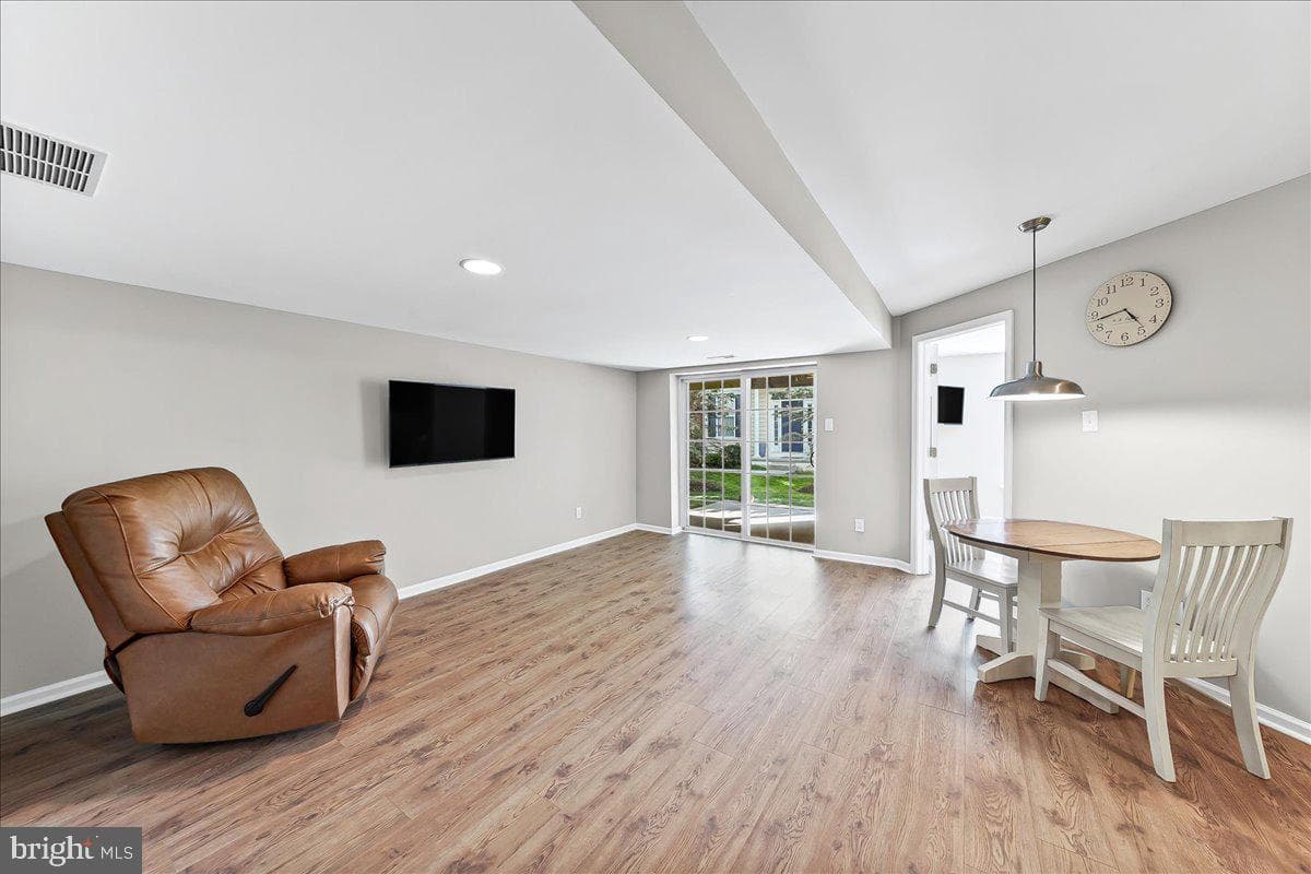 237 Deepdale Drive photo 30