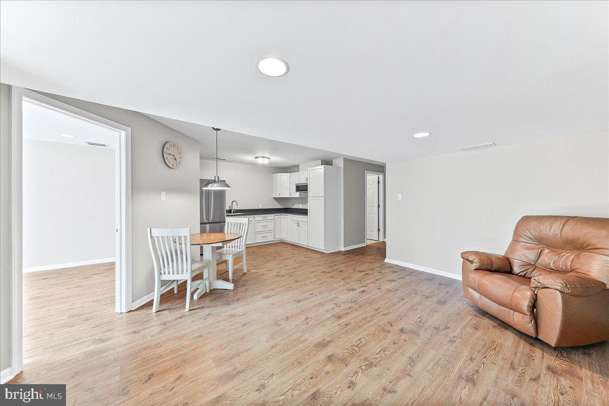 237 Deepdale Drive photo 32