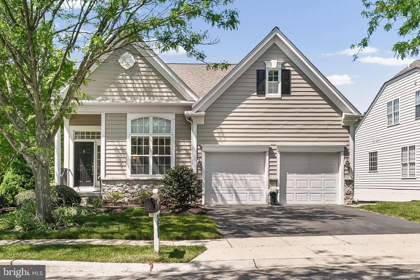 432 Lilac Drive photo 4