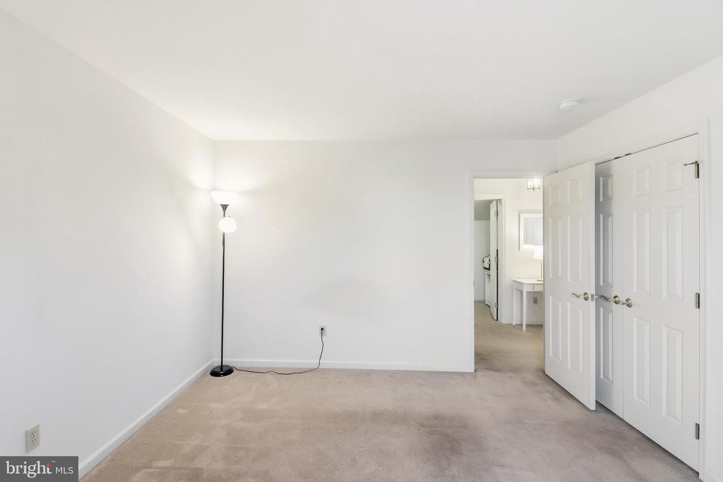 8 Parkside Drive photo 24