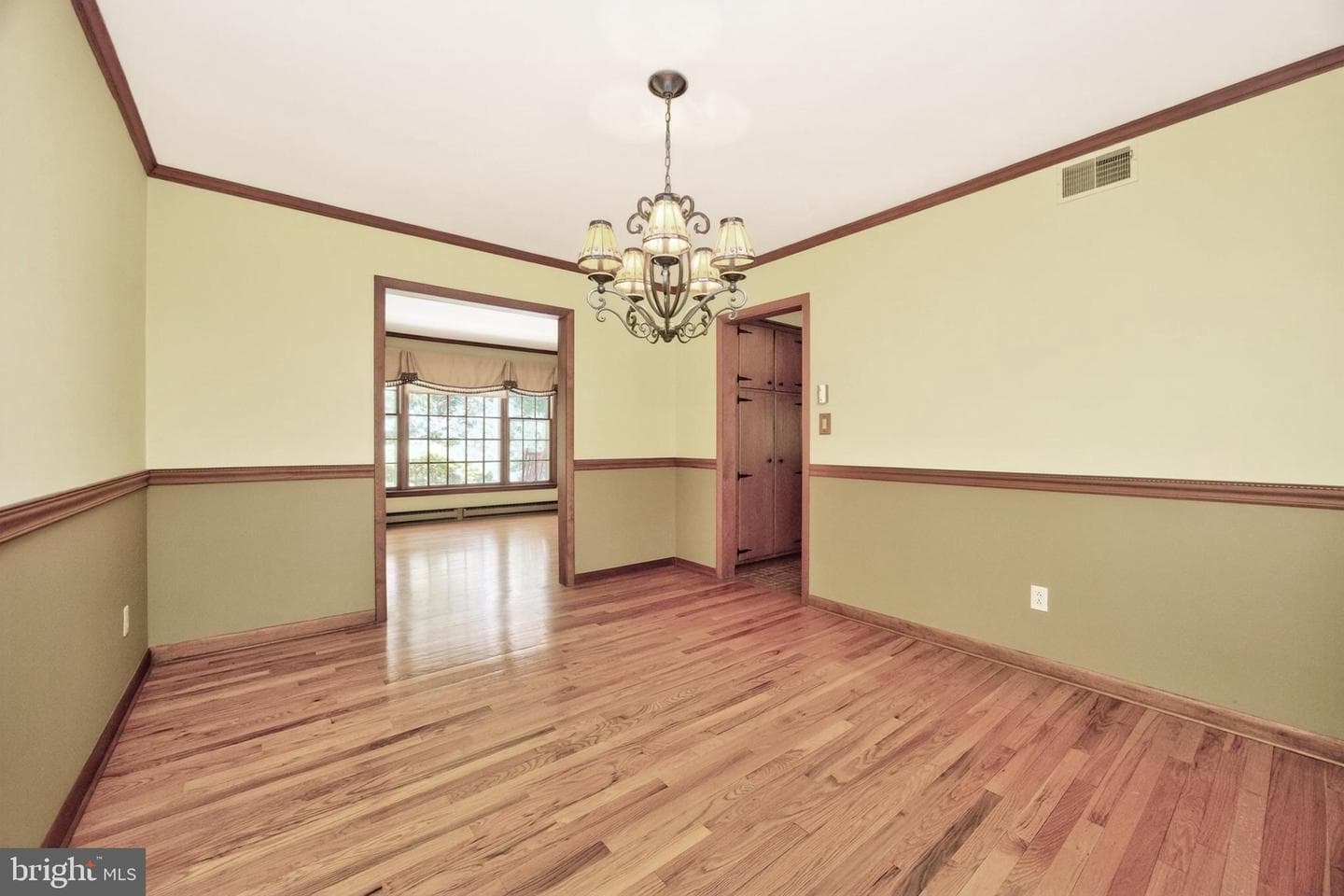 1131 W Kings Highway photo 16