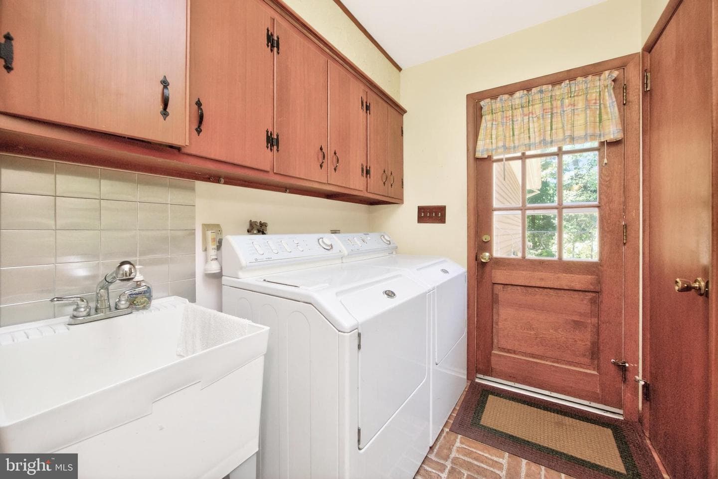 1131 W Kings Highway photo 25