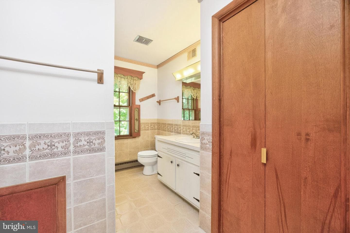 1131 W Kings Highway photo 29