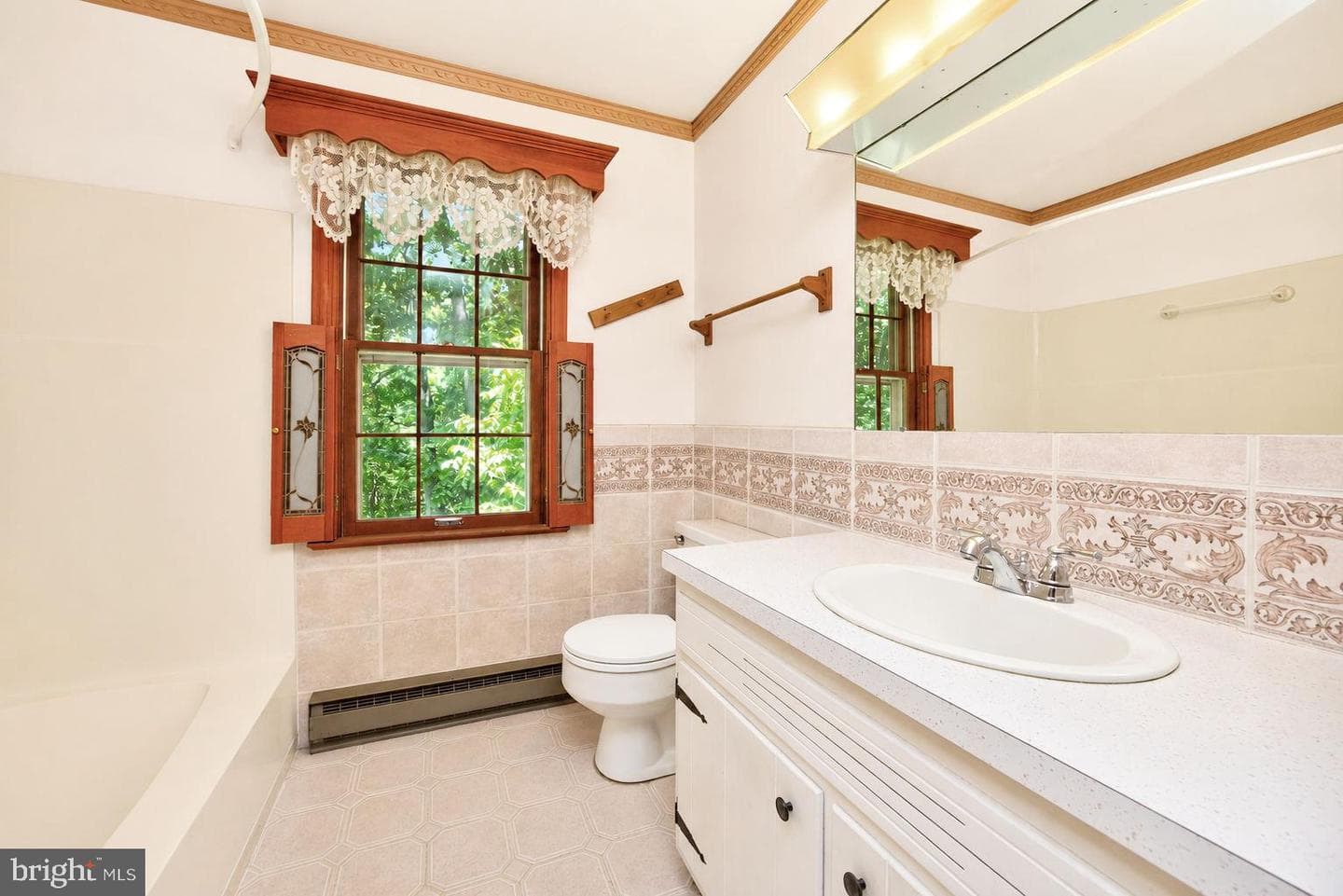 1131 W Kings Highway photo 30