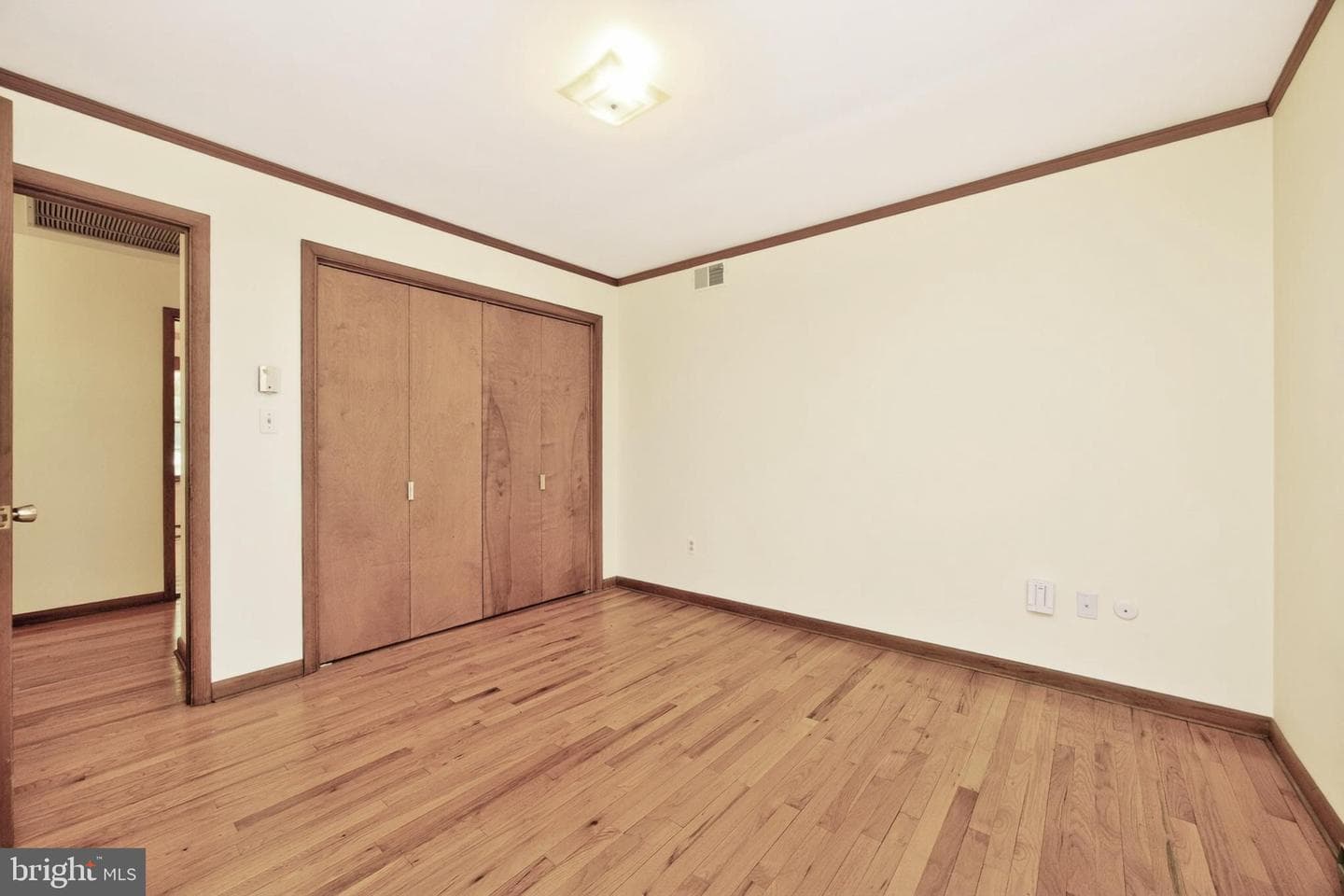 1131 W Kings Highway photo 32
