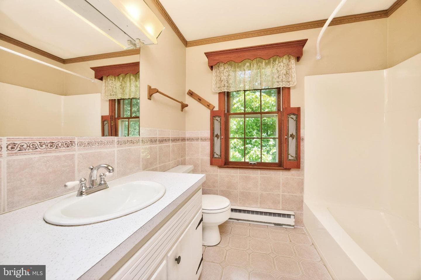 1131 W Kings Highway photo 37