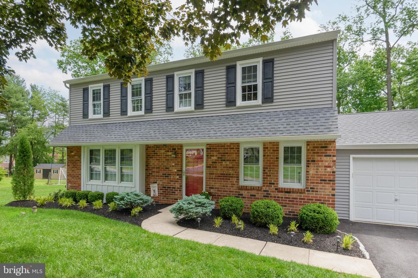 215 Elton Circle photo 4