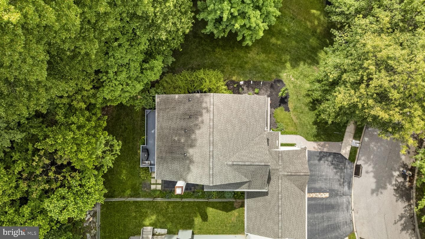 1011 Chiswell Drive photo 27