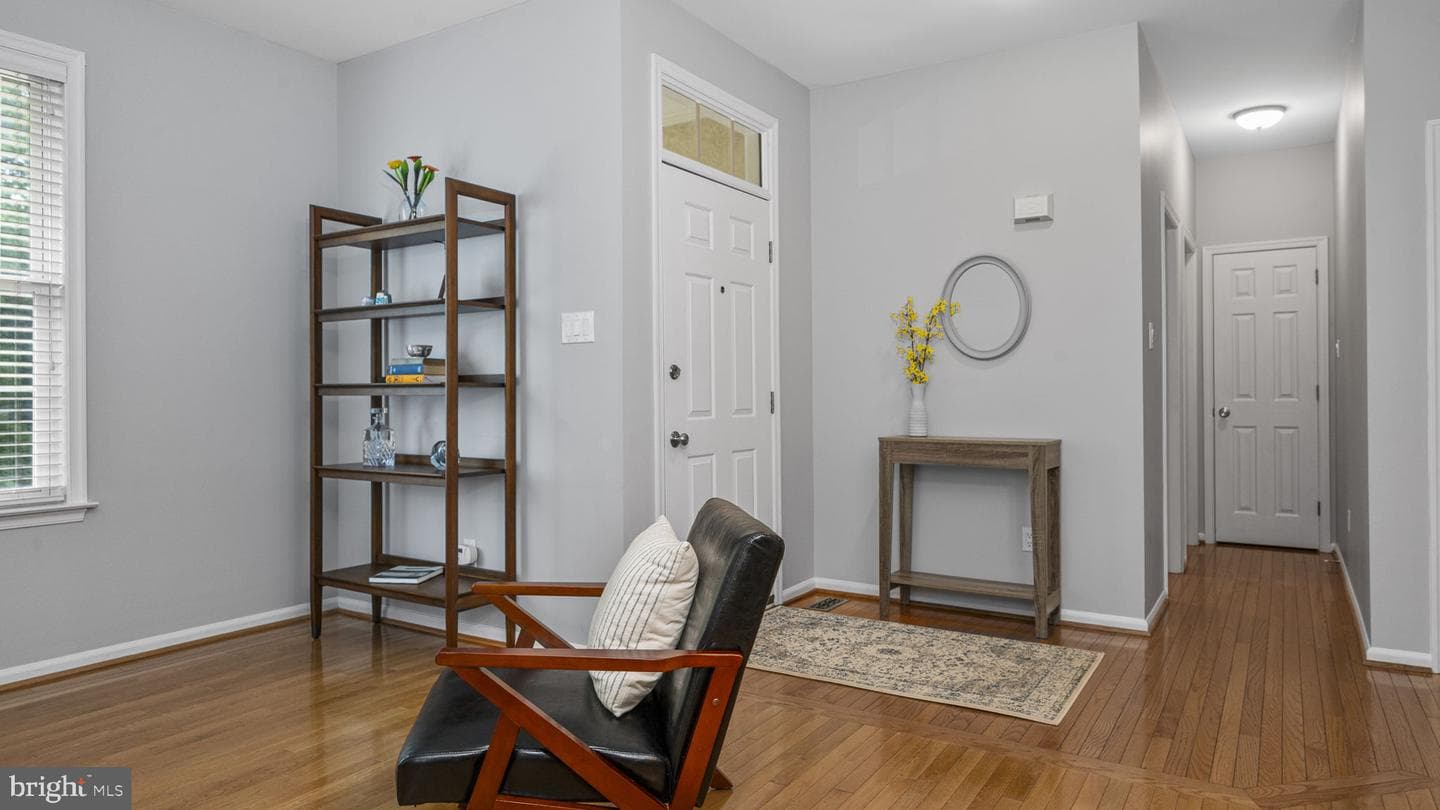 1011 Chiswell Drive photo 3