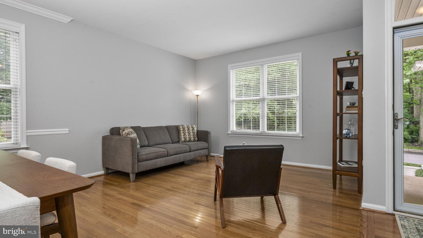 1011 Chiswell Drive photo 4