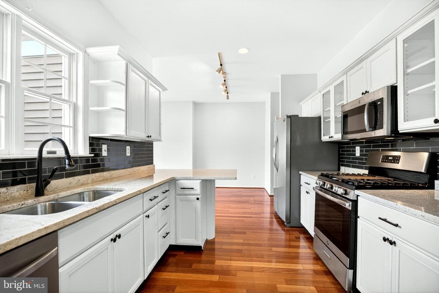 615 Yardley Ln photo 18