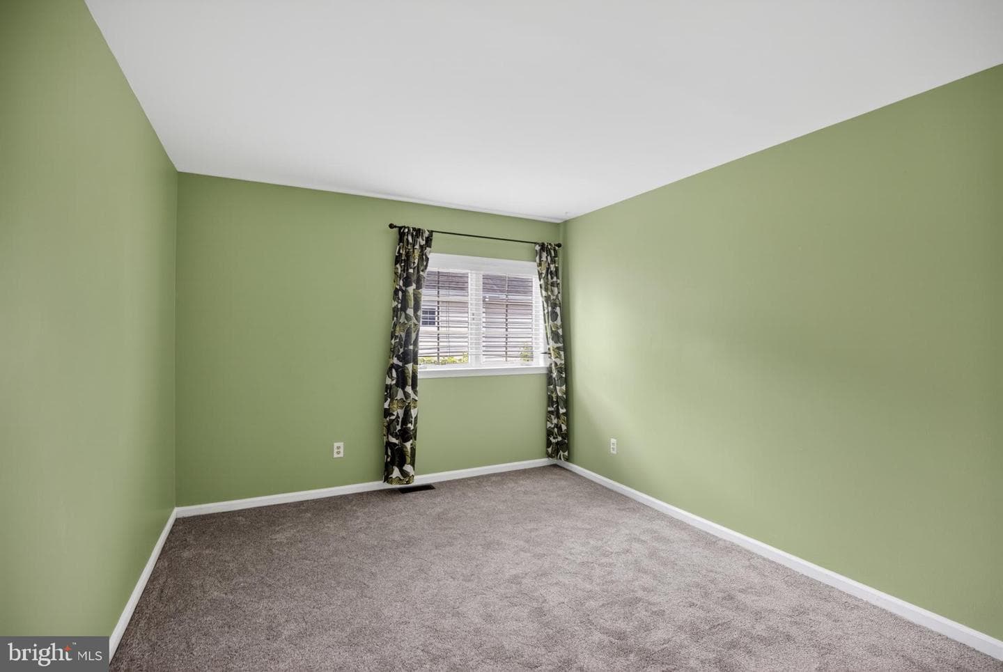 615 Yardley Ln photo 27