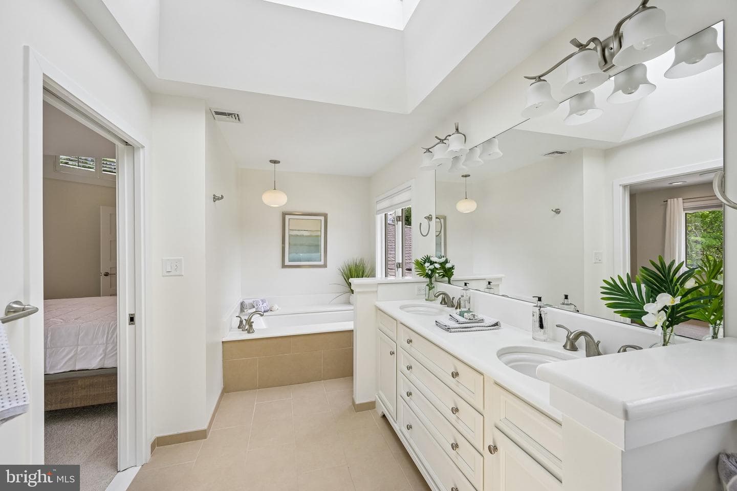 989 Delchester Road photo 27