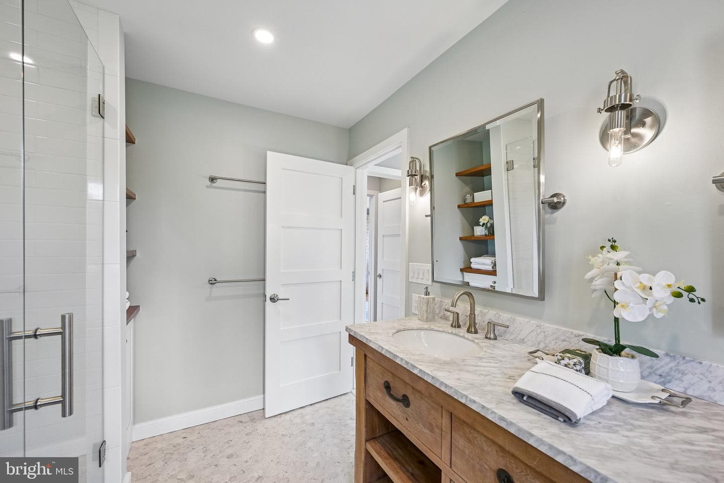 989 Delchester Road photo 33