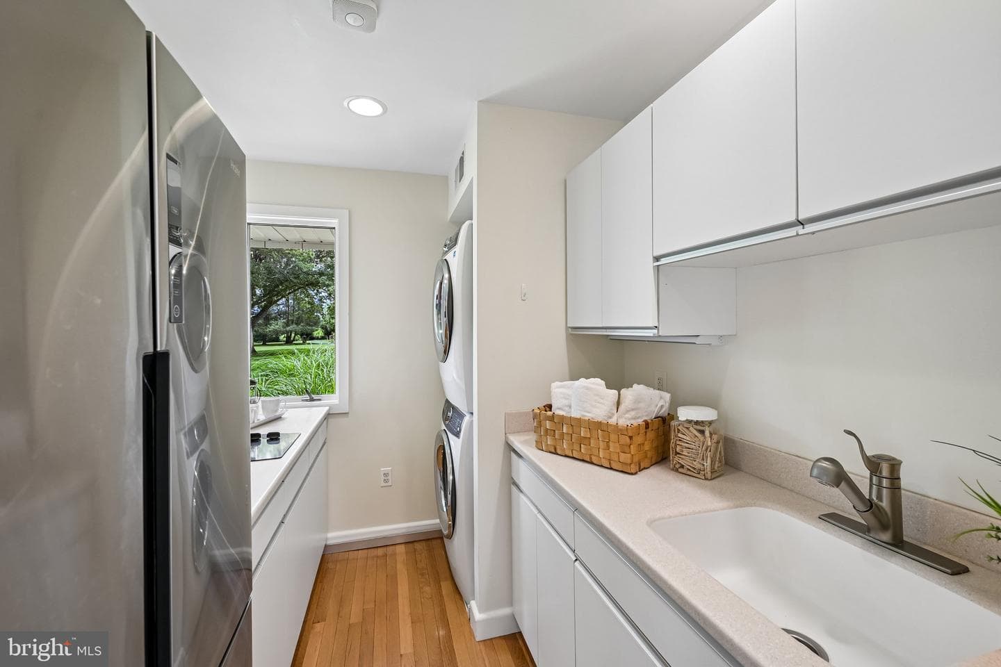 989 Delchester Road photo 38