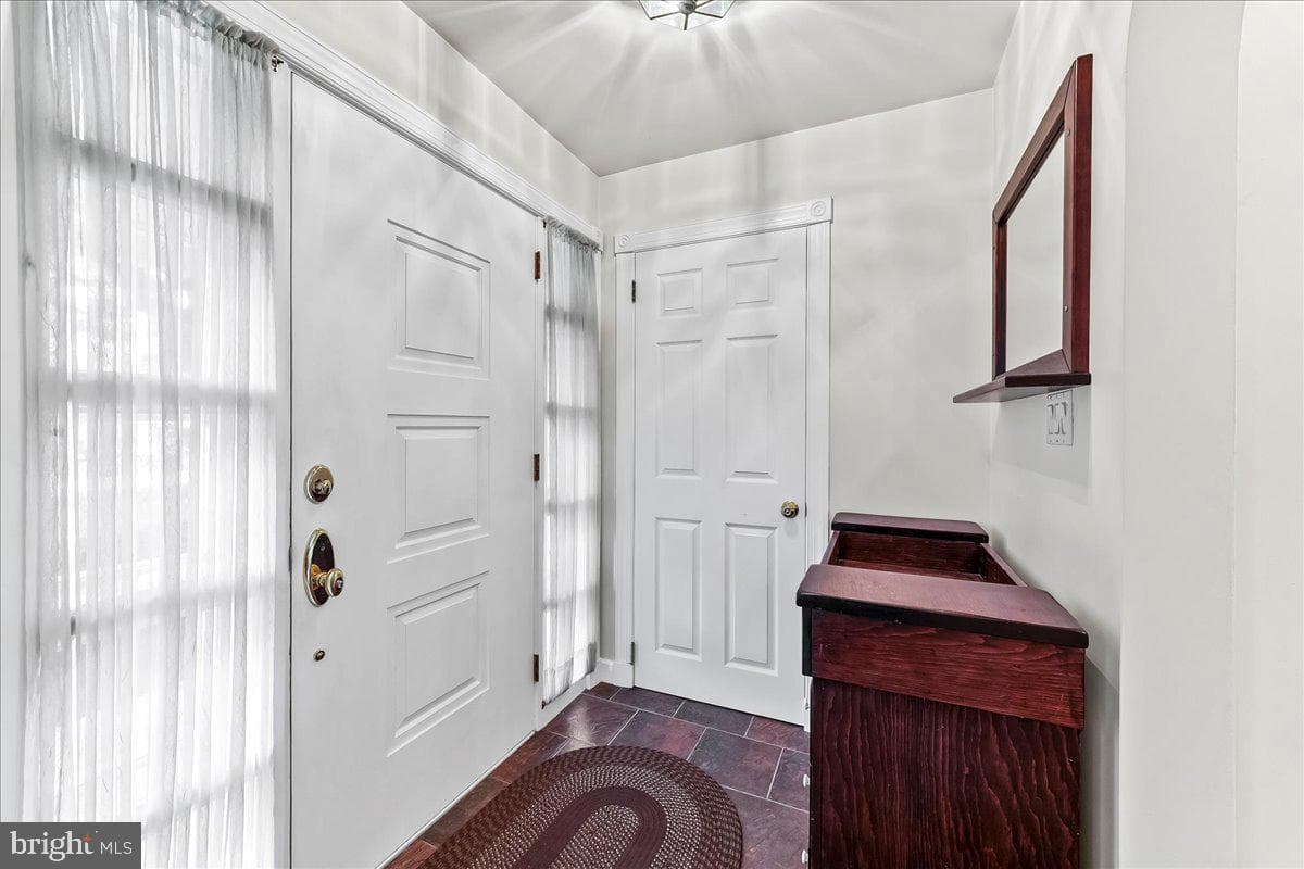 1219 Scott Drive photo 2
