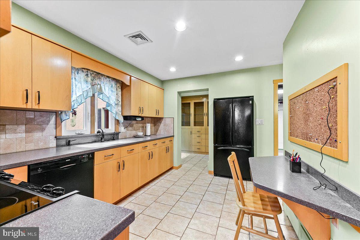 1219 Scott Drive photo 5