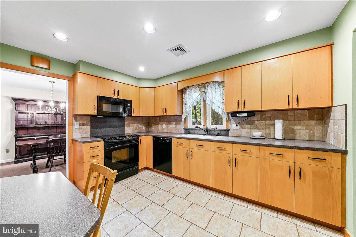 1219 Scott Drive photo 6