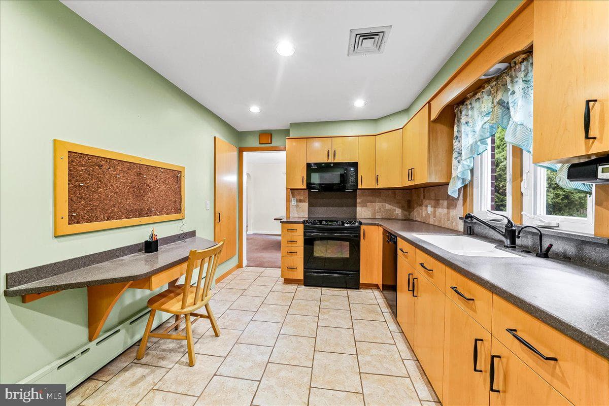 1219 Scott Drive photo 7