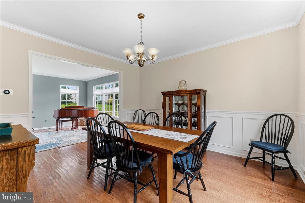 205 Warwick Court photo 8