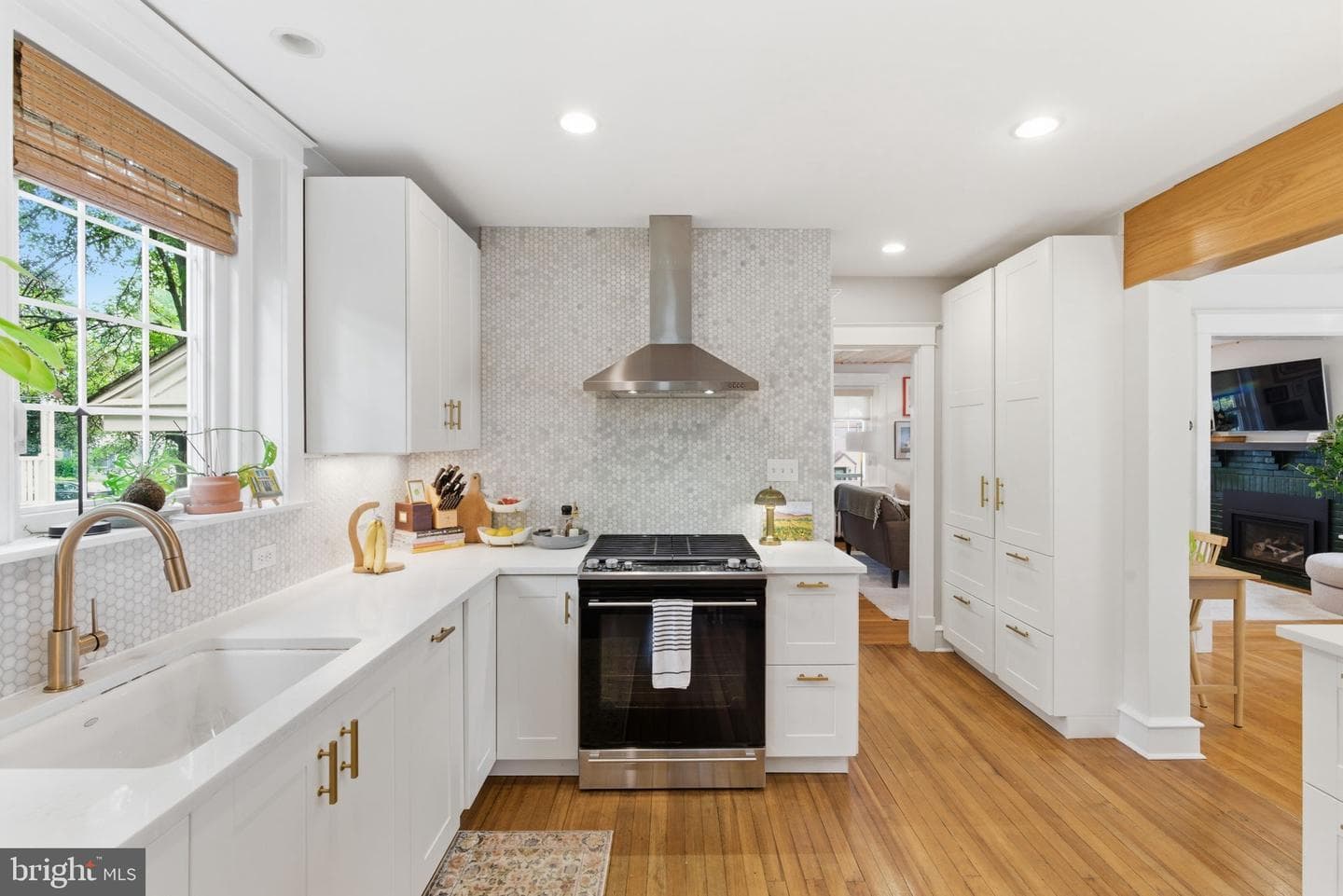 562 Woodside Avenue photo 15
