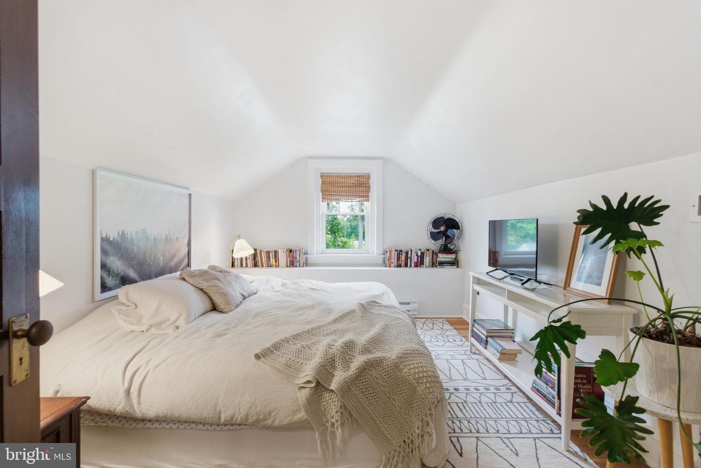 562 Woodside Avenue photo 34