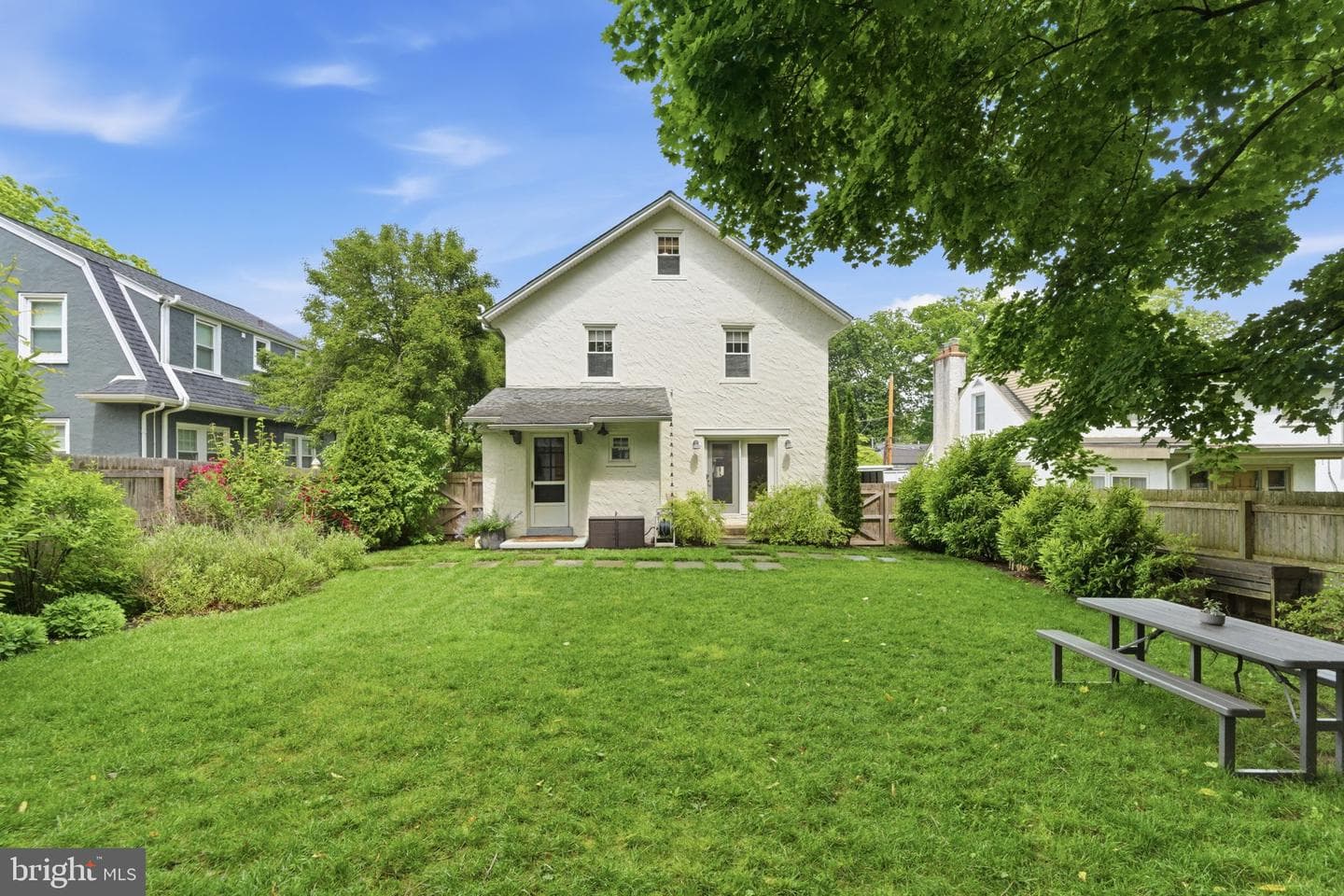 562 Woodside Avenue photo 40