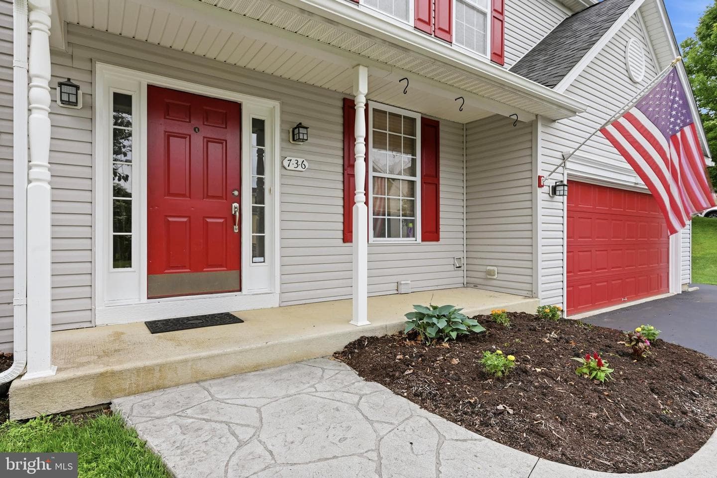 736 Meadowbrook Drive photo 3