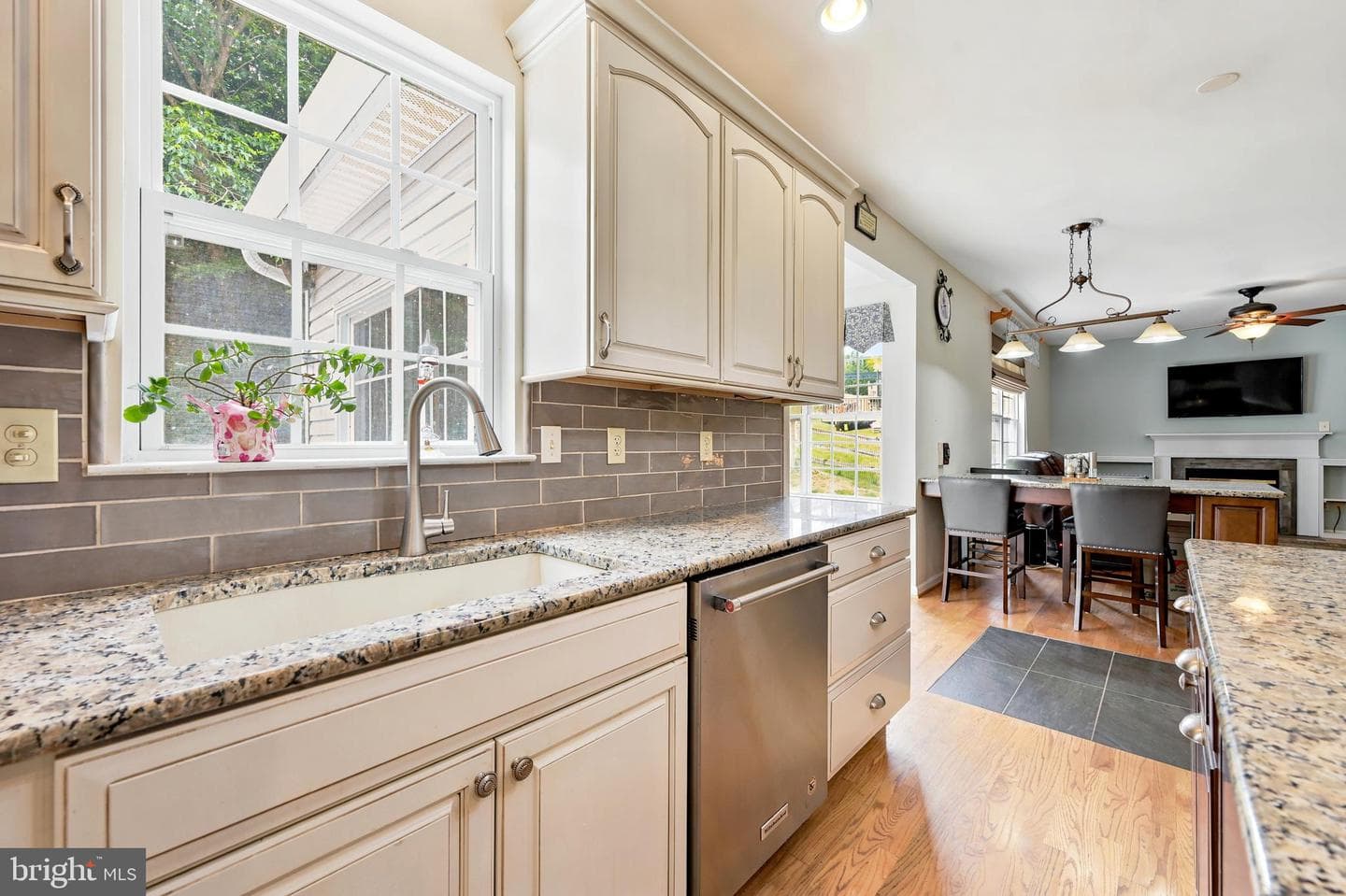 736 Meadowbrook Drive photo 8