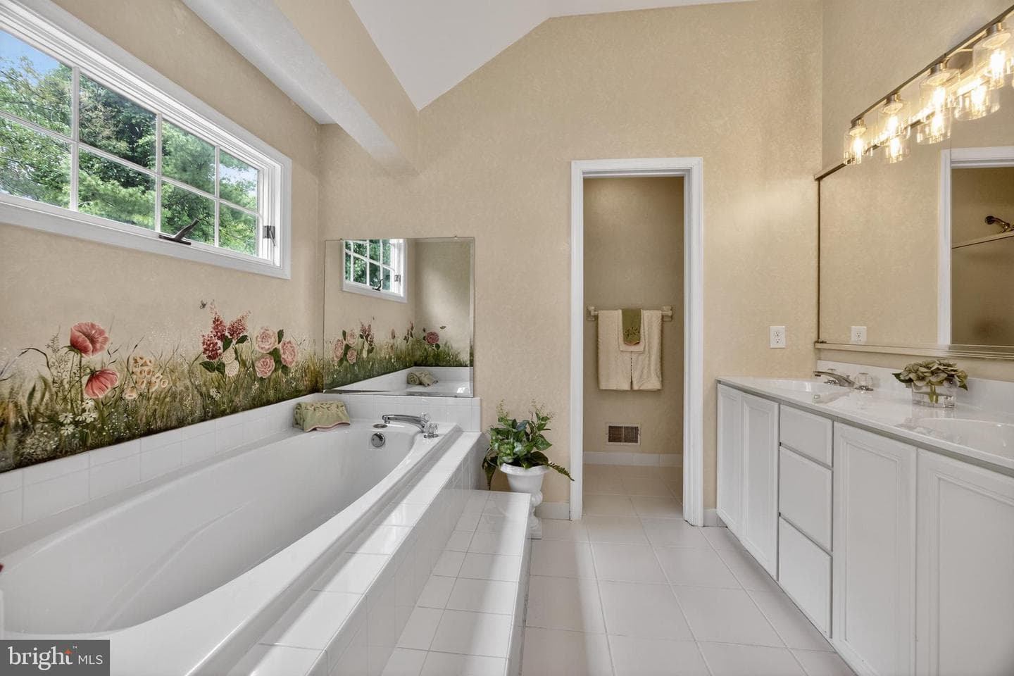 646 Perimeter Drive photo 25