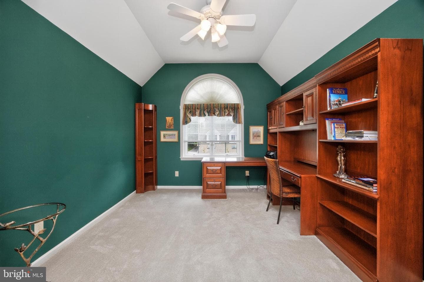 646 Perimeter Drive photo 28