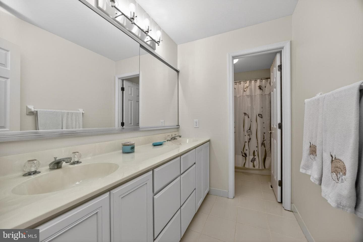 646 Perimeter Drive photo 32