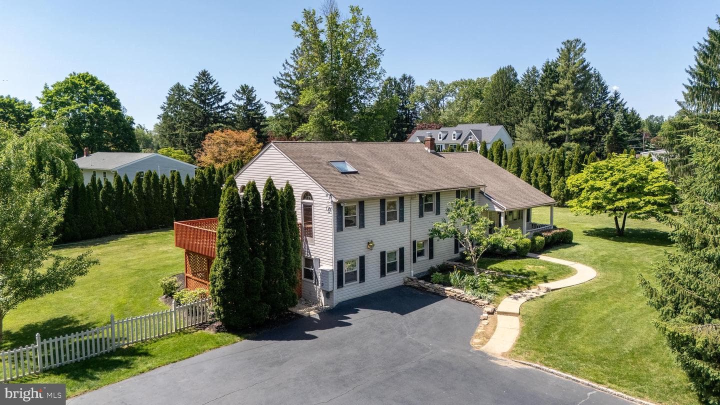 1434 Sugartown Road photo 2