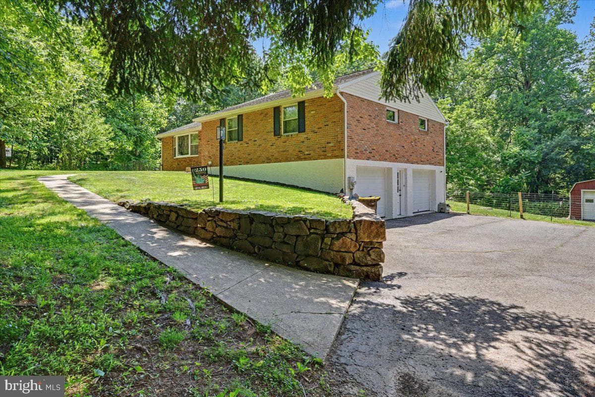 1199 Shenkel Road photo 4