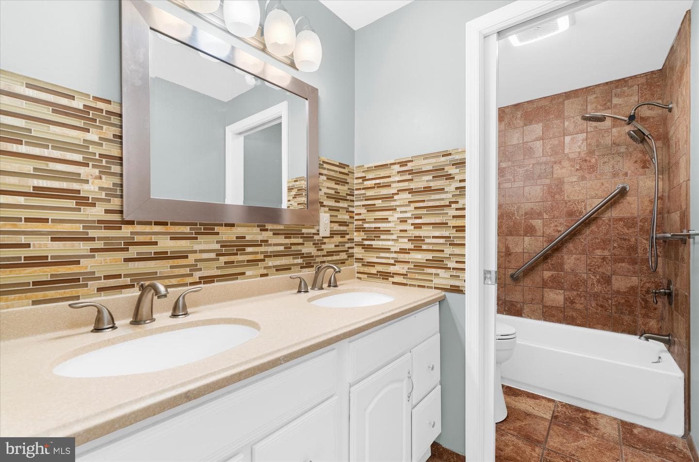 1249 W Evergreen Drive photo 9