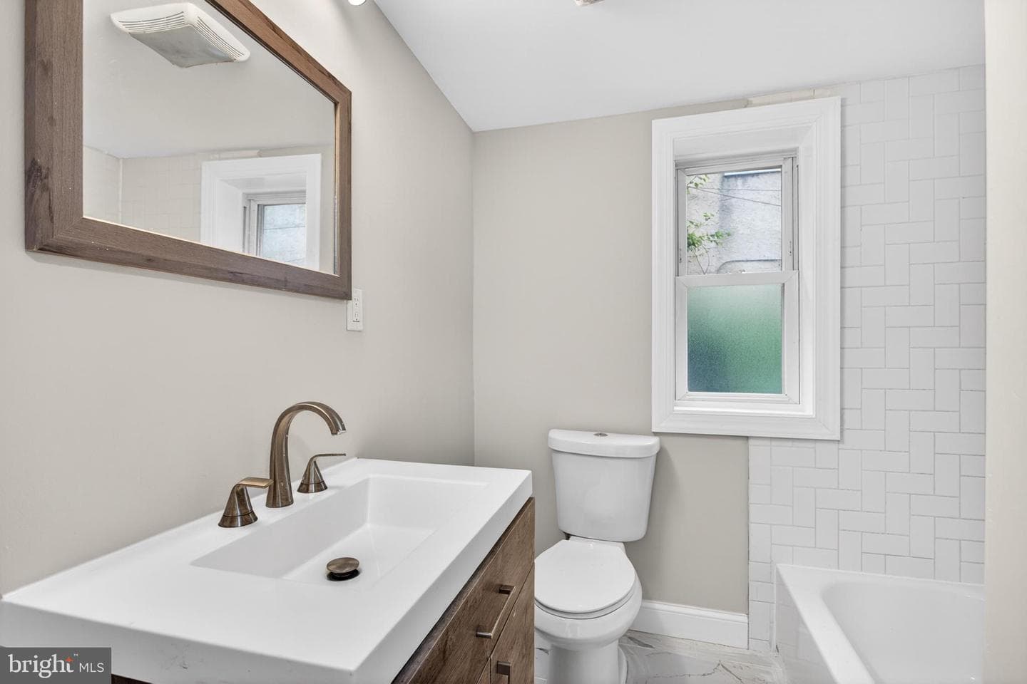 31 Emmett Street photo 17
