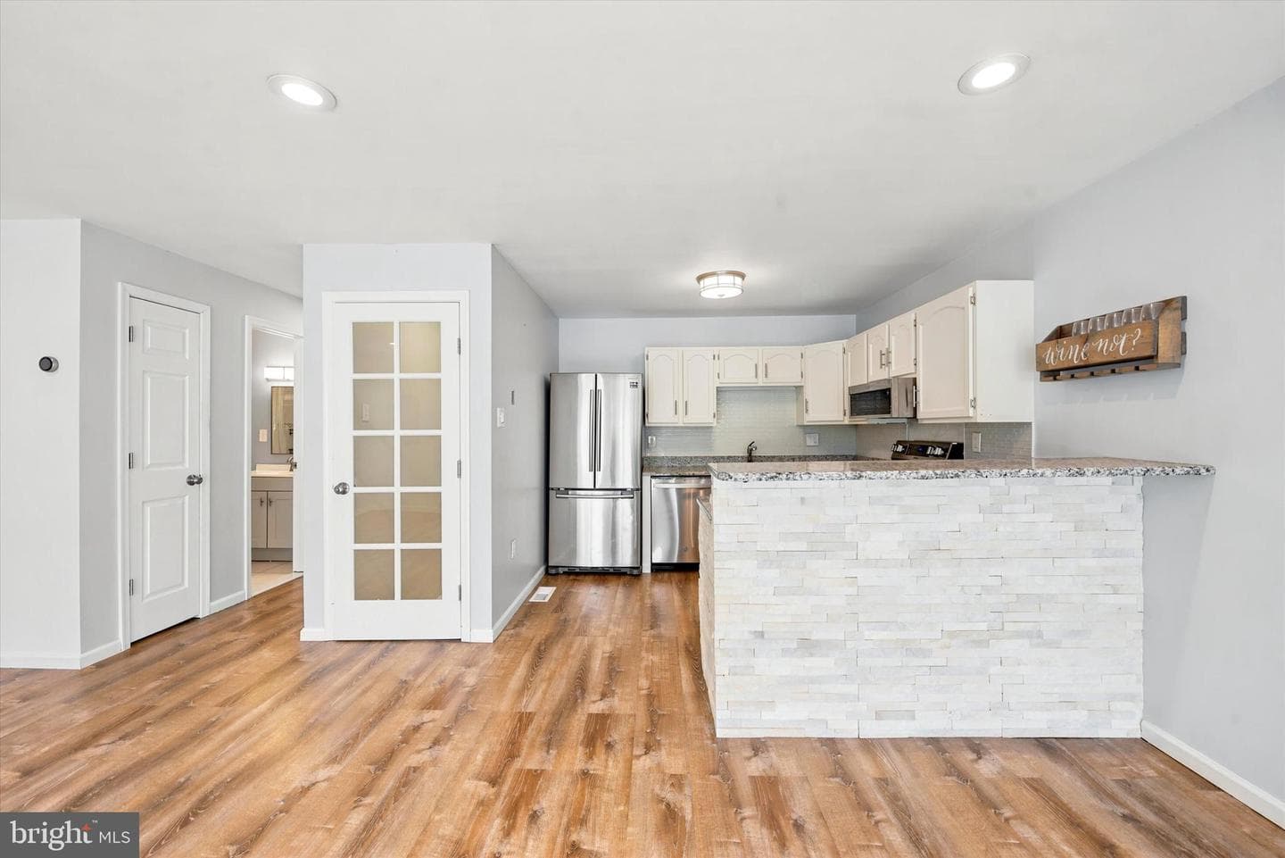240 Smallwood Ct photo 7