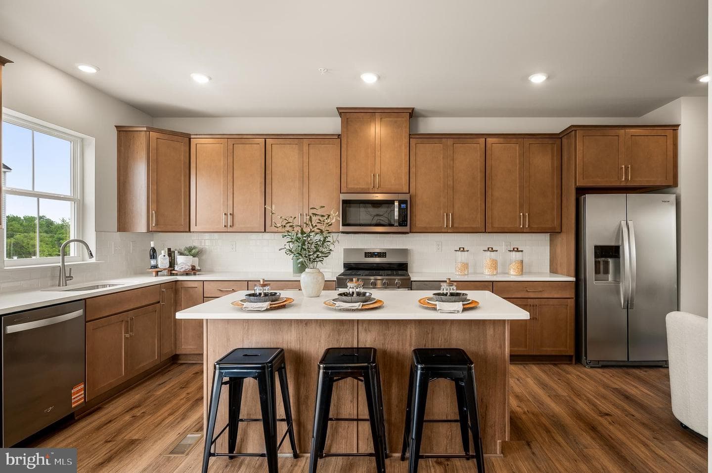 507 Titanium Street photo 2