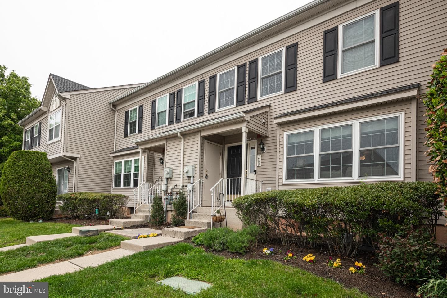 1703 Briarwood Ct # 1703 photo 2