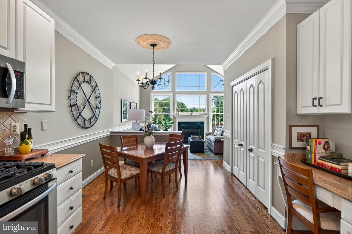304 Greenbriar Drive photo 13