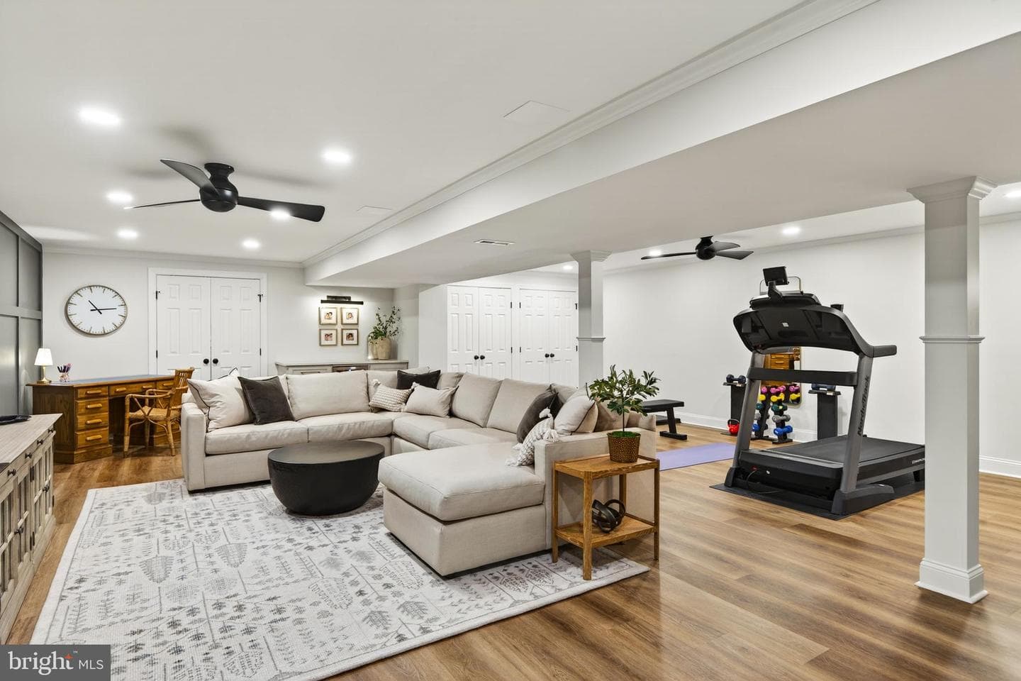 304 Greenbriar Drive photo 47