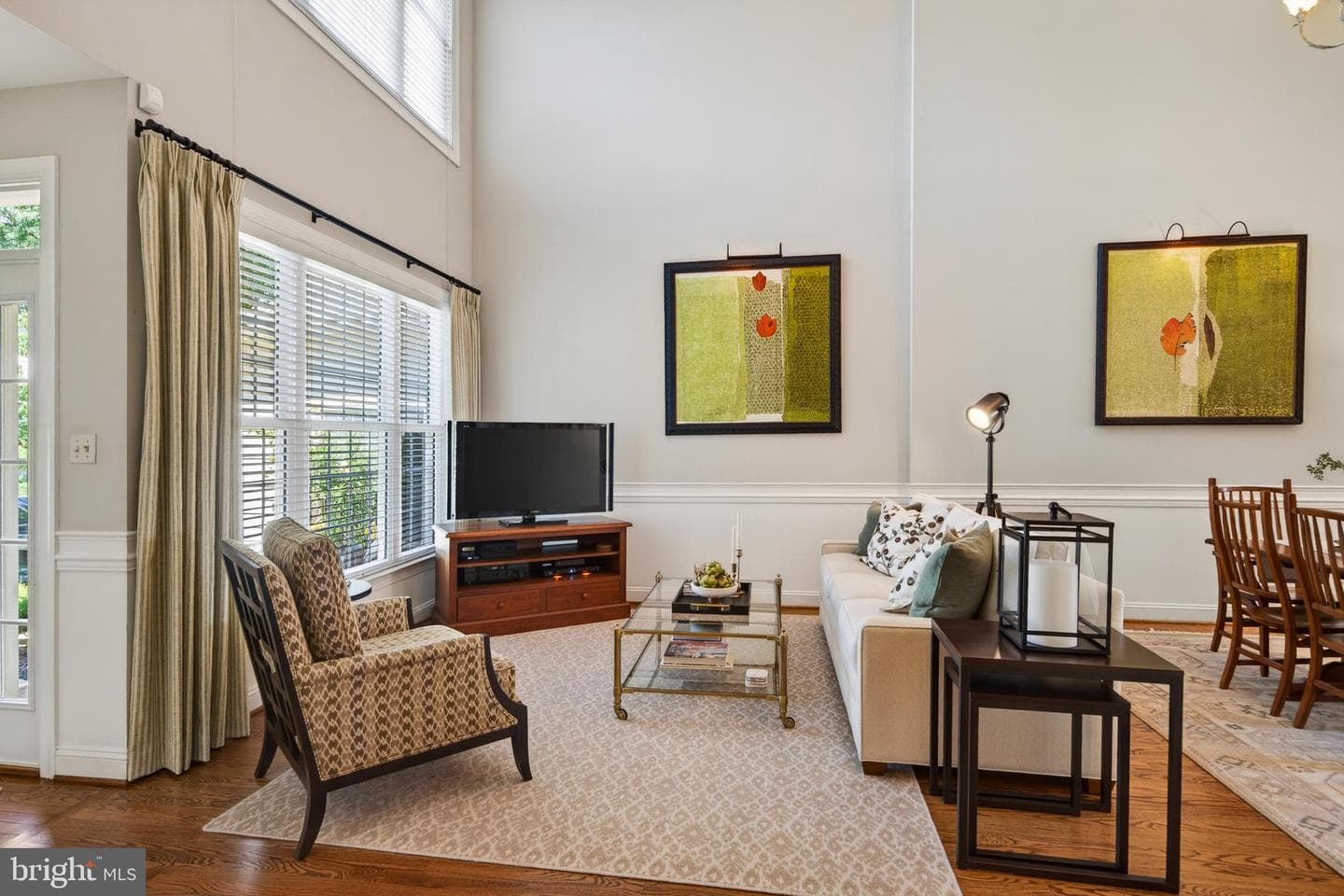 304 Greenbriar Drive photo 5