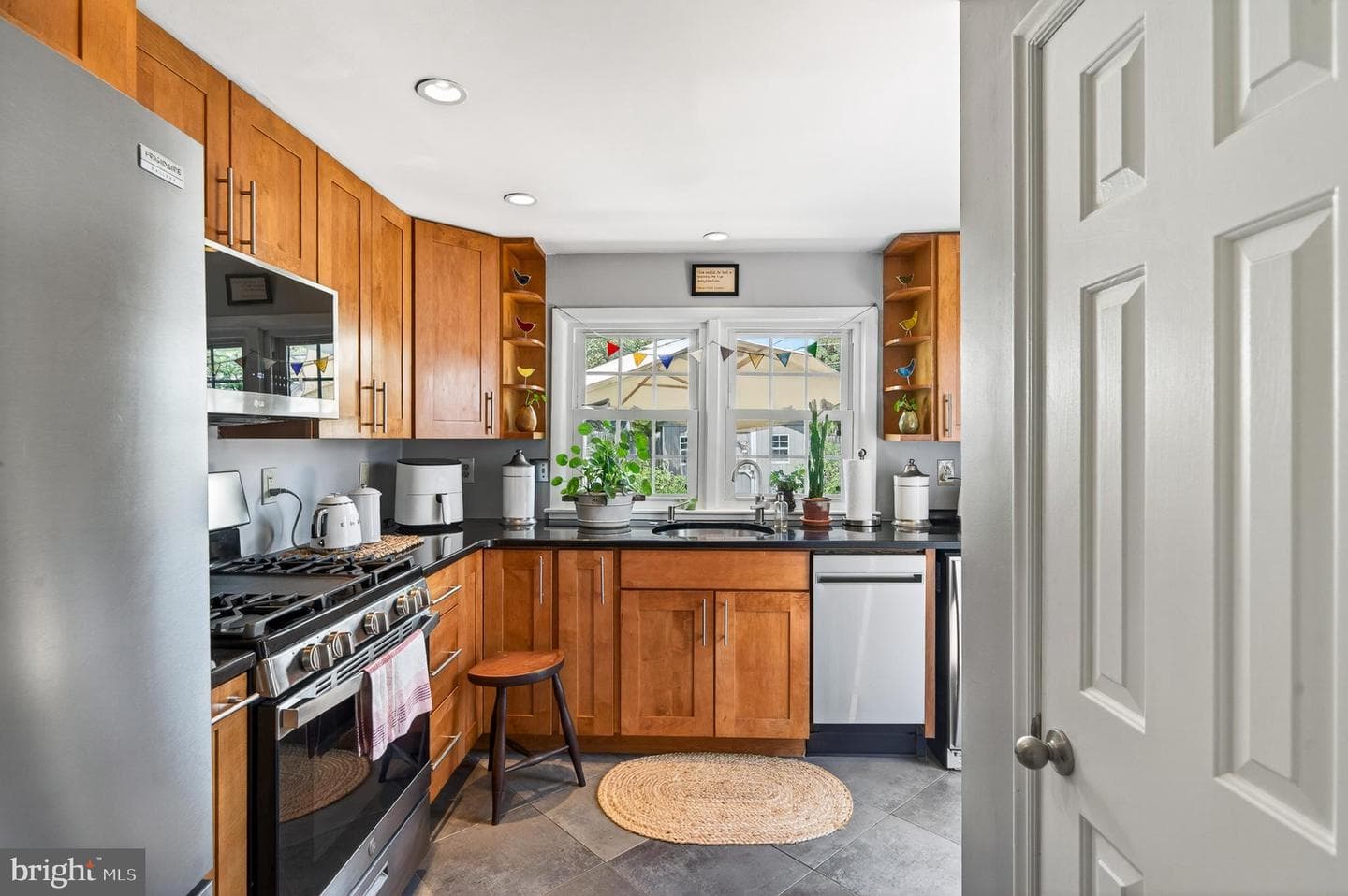 129 W Union Street photo 9
