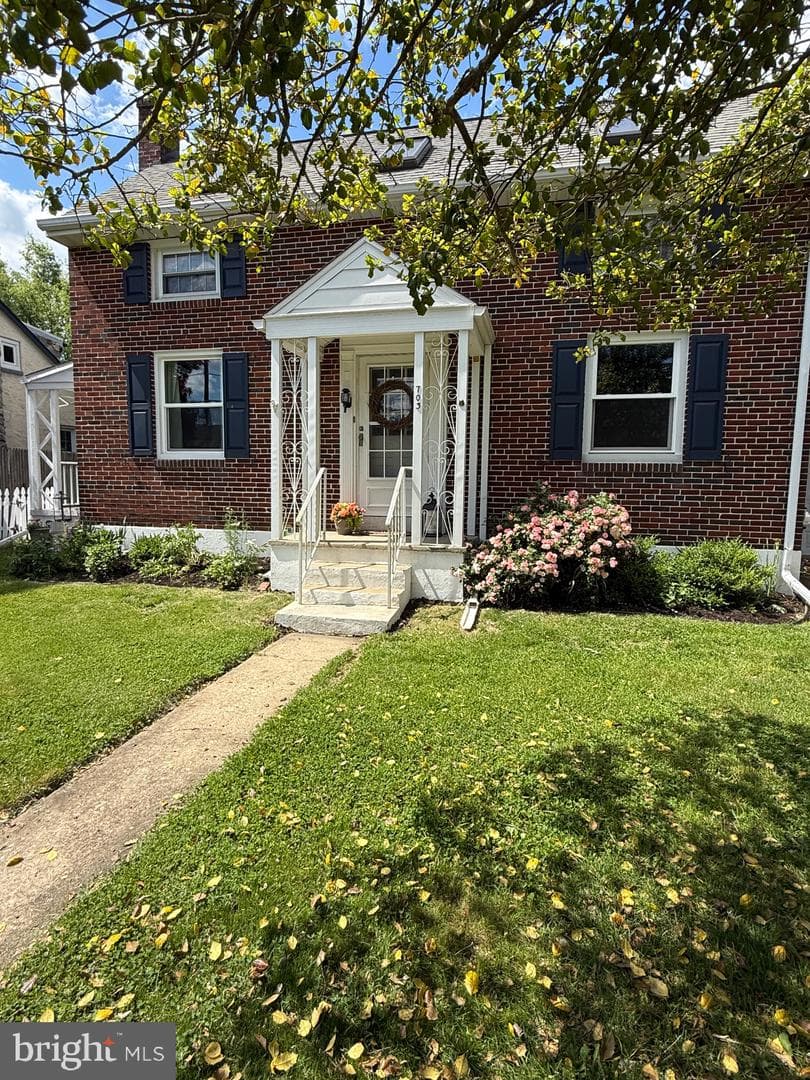 703 W 4th Ave. photo 4