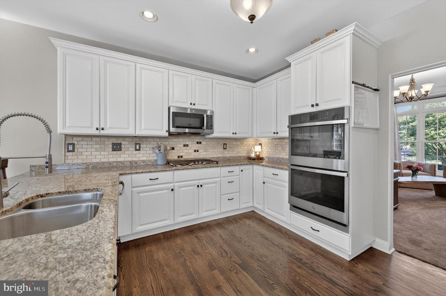 421 Waynebrook Drive photo 6