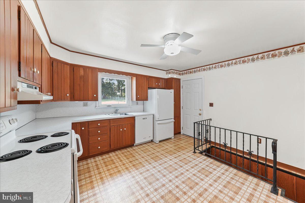820 Spruce Avenue photo 17