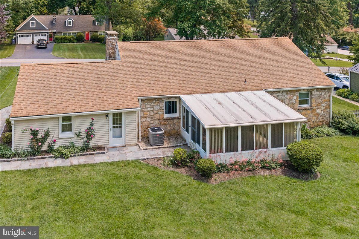 820 Spruce Avenue photo 2