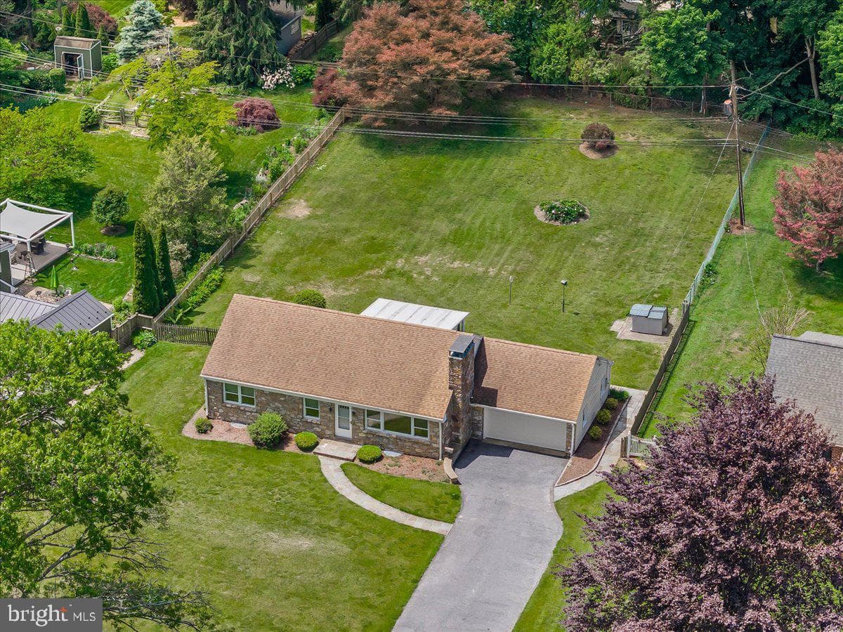 820 Spruce Avenue photo 3